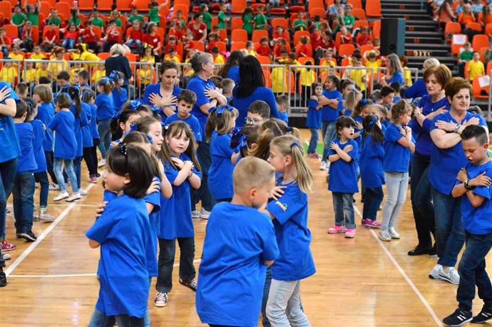 „ Korakom do plesa"